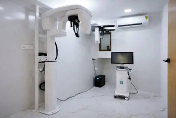 CBCT scan and advanced dental imaging services at Maxora Clinic